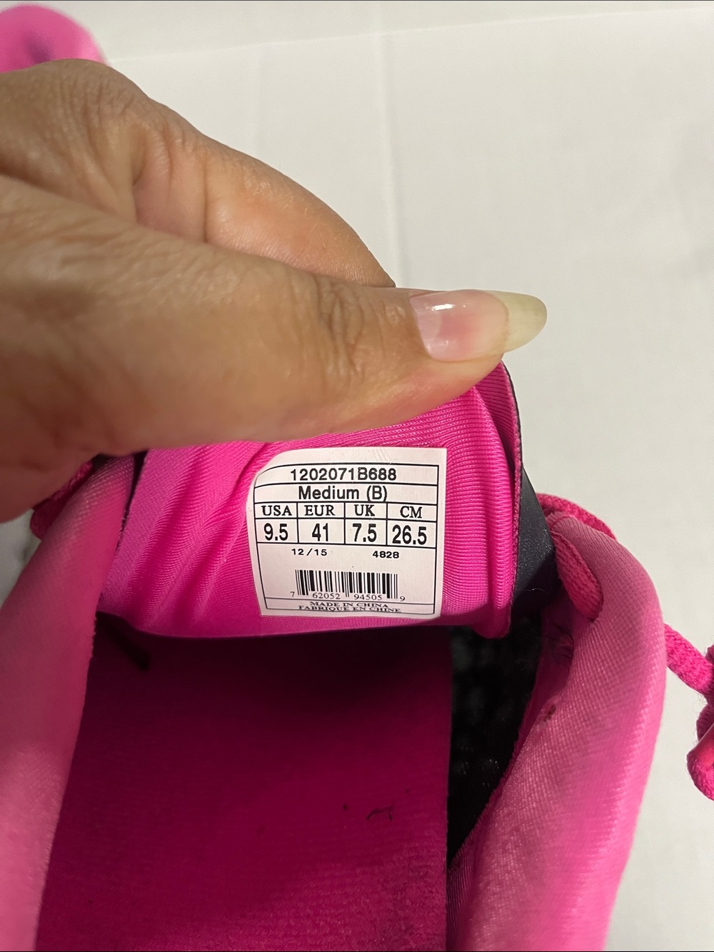 Brooks Women’s Black and Hot Pink Running Sneakers - Picture 4 of 13